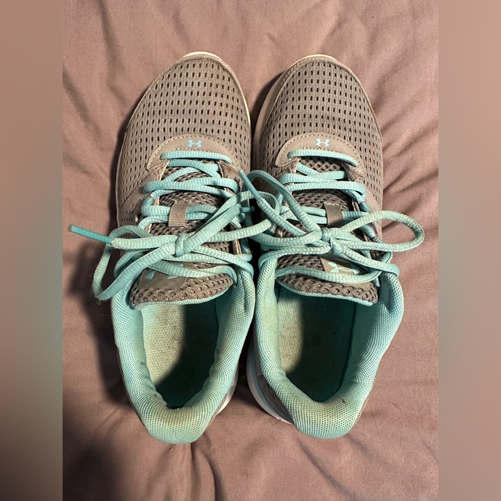 Women's Under Armour Tennis Shoe Size 7.5